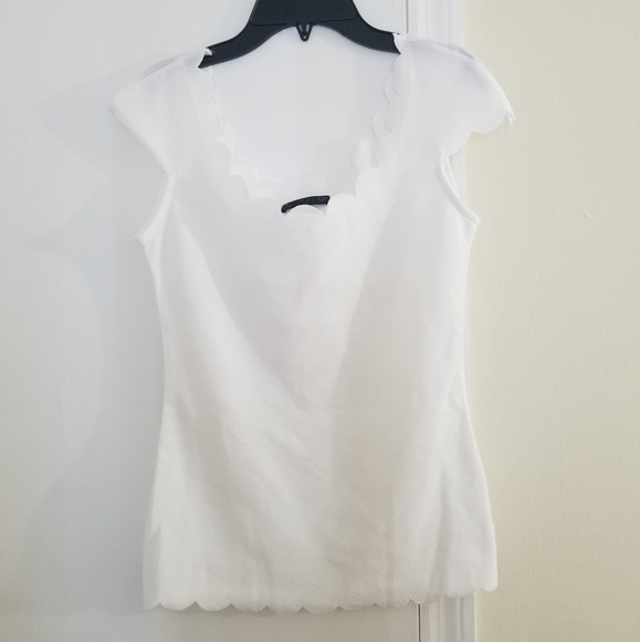 Short Sleeve Scallop Trim Top Size S - Picture 4 of 4